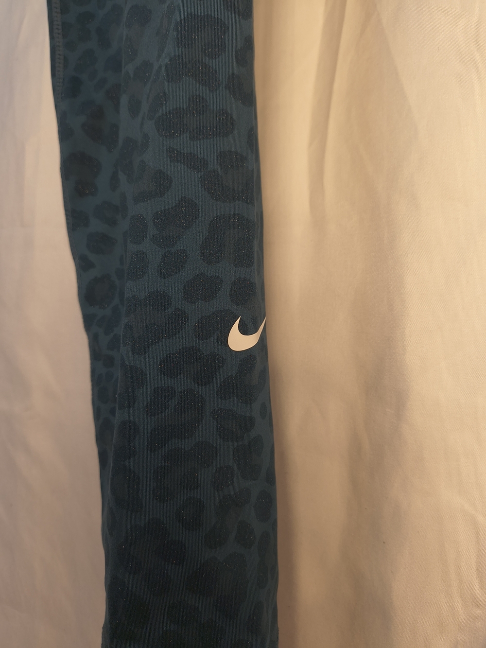 NIKE ONE DRI-FIT MID RISE LEOPARD PRINT LEGGINGS GREEN - Picture 4 of 5